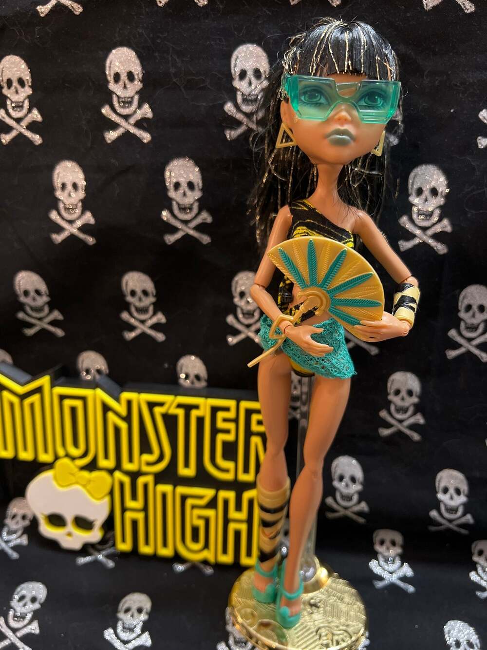 Monster High Cleo Gloom Beach Complete (no card)